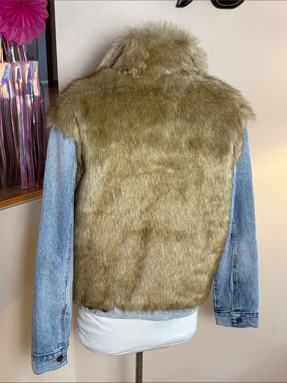 Levi's Taupe Faux Fur-Front Light Blue Denim Jacket - Picture 4 of 4